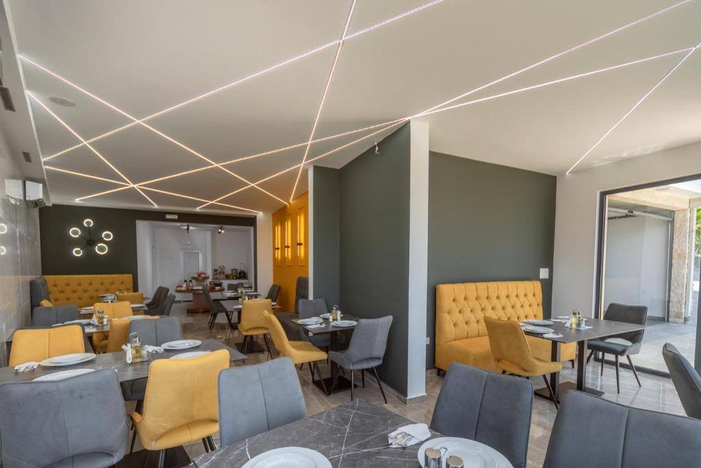 Breakfast and dining room at Hotel MS